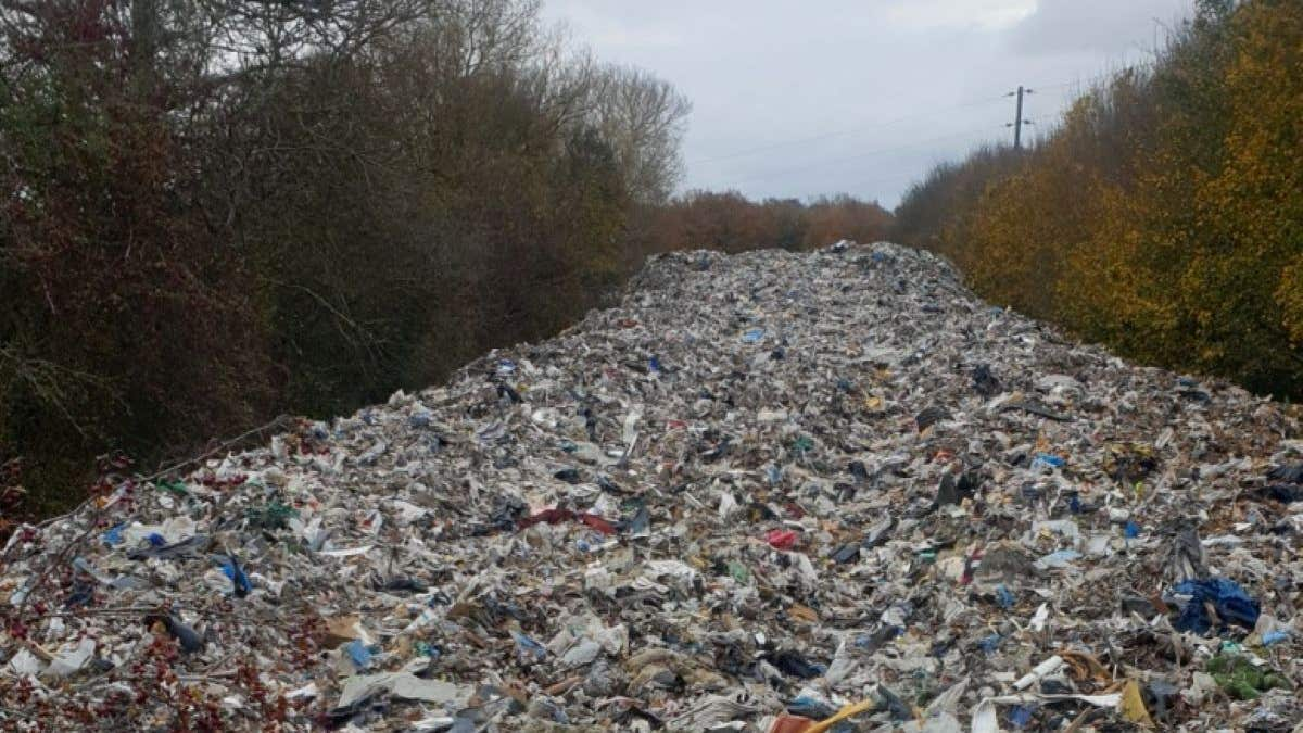 Illegal waste mountain floating towards River Cherwell