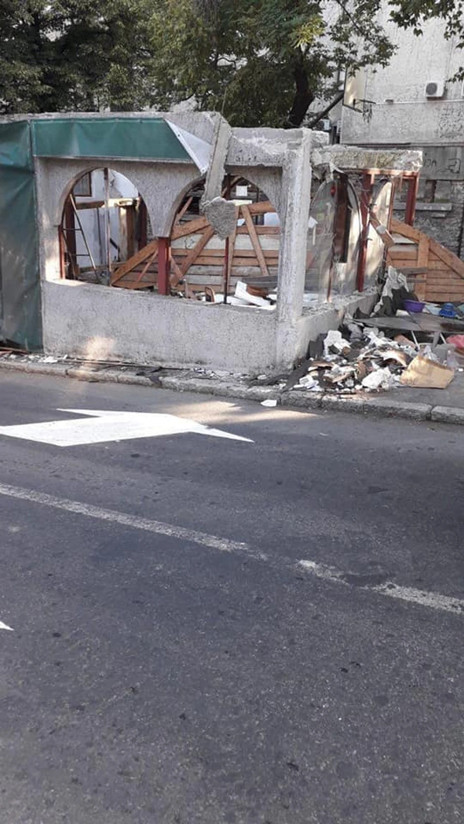 Rasklonjen nered u Višegradskoj i Resavskoj