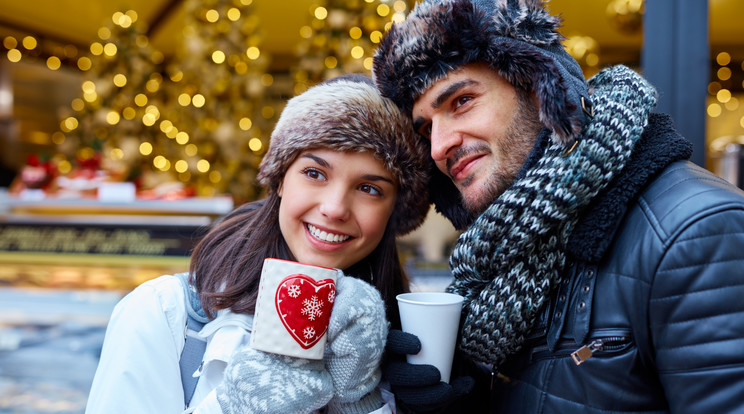 A karácsonyi vásárokon érdemes a helyi finomságokból is egy kis kóstolót venni /Fotó: Shutterstock