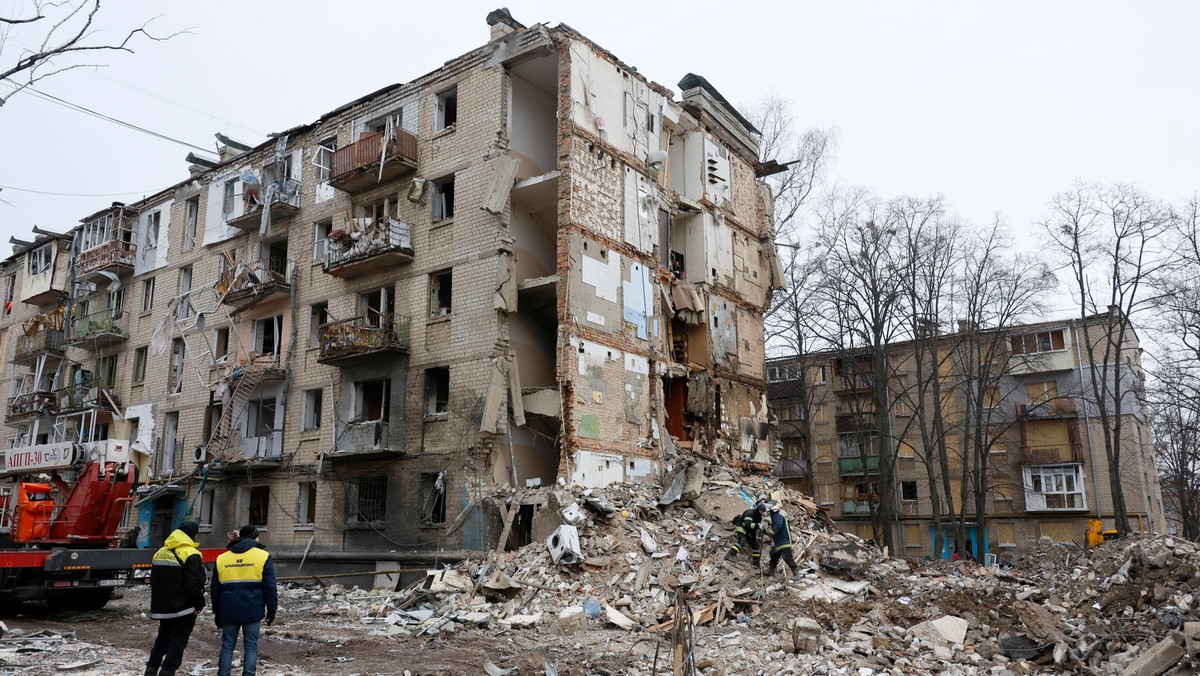 W ciągu minionego dnia doszło do 58 starć bojowych. W sumie wróg przeprowadził sześć ataków z rakiet i 97 nalotów powietrznych, przeprowadził 121 ostrzałów z systemów odrzutowych na pozycjach naszych oddziałów — podał Sztab Generalny Sił Zbrojnych Ukrainy w najnowszym raporcie z frontu.