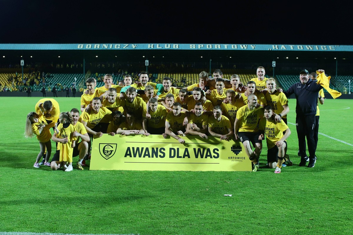 Radość piłkarzy GKS-u Katowice z awansu do 1. ligi