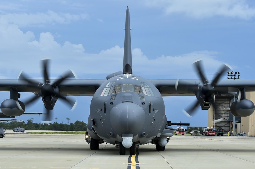 Po wycofaniu AC-130H, U i W obecnie w arsenale AFSOC znajduje się 31 egz. AC-130J Ghostrider. Uzbrojenie strzeleckie tworzy działko GAU-23/A (Mk 44 Bushmaster II) kal. 30 mm i haubica M102 kal. 105 mm