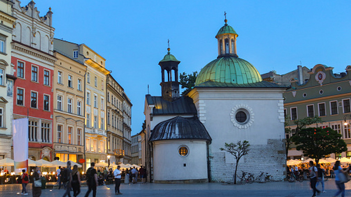 Naganiają do restauracji, ale najwięcej zarabiają na klubach ze striptizem