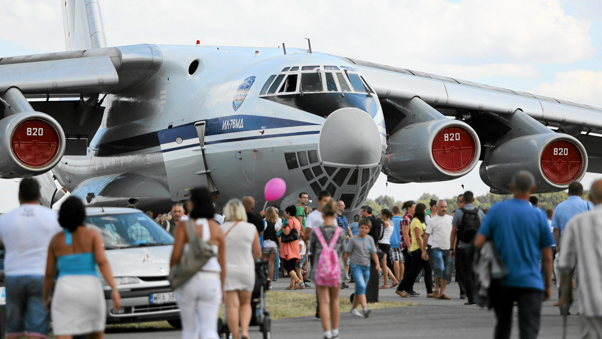Air Show - największe międzynarodowe pokazy lotnicze w Polsce odbędą się w przedostatni weekend sierpnia w Radomiu. W powietrzu i na ziemi zaprezentuje się około 200 samolotów i śmigłowców z Polski i 20 innych państw.
