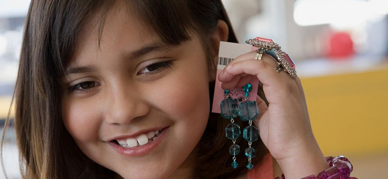 Uwaga! Dziecięca biżuteria ze znanych sieciówek groźna dla zdrowia