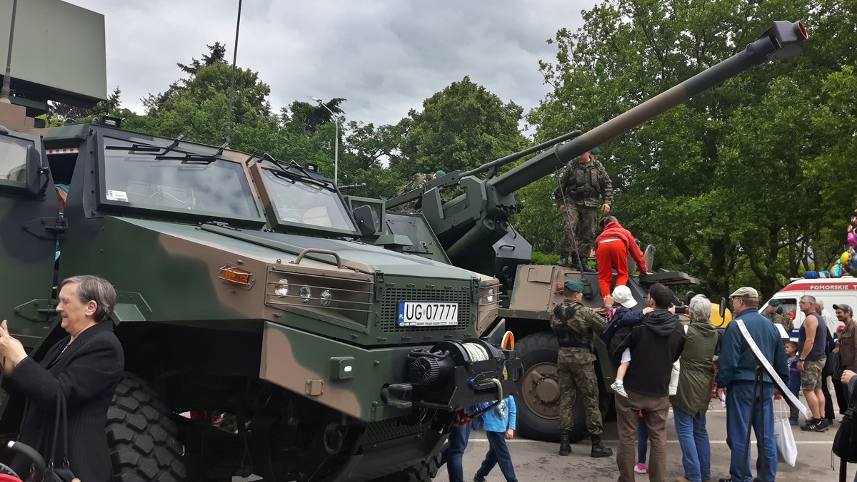 Jutro na Jasnych Błoniach odbędzie się piknik wojskowy, który ma być jednocześnie symbolicznym powitaniem amerykańskich wojsk w Polsce. Będzie można zobaczyć sprzęt wojskowy szczecińskiej "Dwunastki", czy 8. Flotylli Obrony Wybrzeża. Podobne imprezy odbędą się w całym kraju.