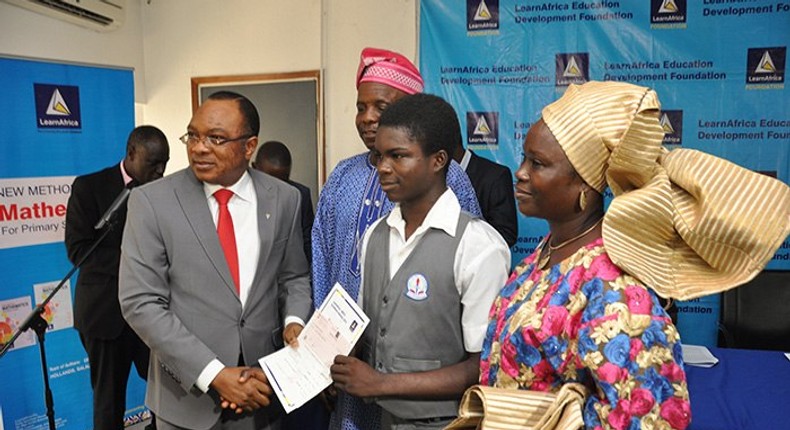 MD/CE,Learn Africa Plc, presenting award certificate to Mst.Folorunso Temitope of Ota Total Academy as second best  candidate, Ogun State.