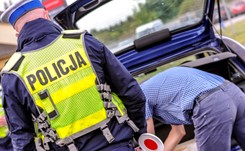 Kary na stacjach paliw. Sprawdzają oznaczenie na dnie kanistra. Kierowcy zaskoczeni mandatami