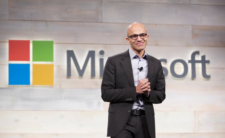 Satya Nadella jest CEO Microsoftu od 2014 r. Za jego czasów Microsoft stał się firmą wartą ponad bilion dolarów