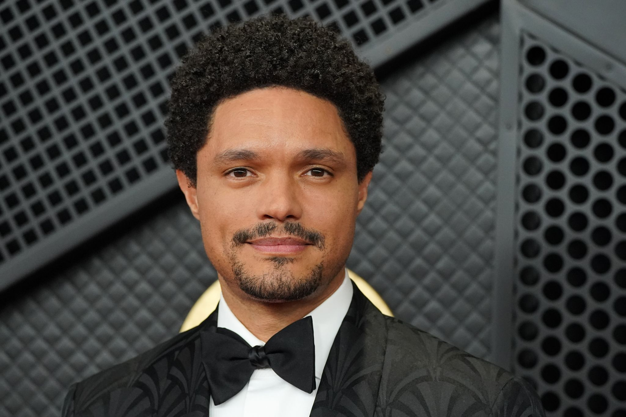 Was Trevor Noah bei seiner letzten Grammy-Moderation über Trump sagte