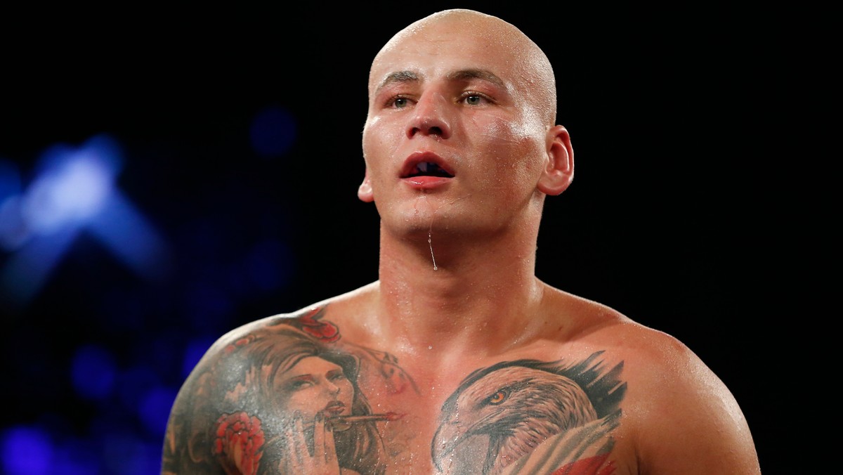 Artur Szpilka, polski bokser, po przegranej walce z Bryantem Jenningsem wrócił do kraju. Chwilę później na swoim profilu na Facebooku pochwalił się zdjęciem, które opatrzył podpisem "Rodzinka :) nareszcie w domku".