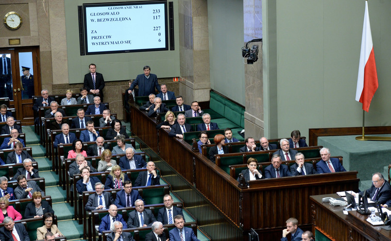 Tablica wyników po głosowaniu na sędziego Trybunału Konstytucyjnego podczas posiedzenia Sejmu