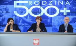 Już 110 tys. Polaków złożyło wnioski o 500 zł na dziecko. "Spodziewamy się pozytywnego wpływu na gospodarkę"