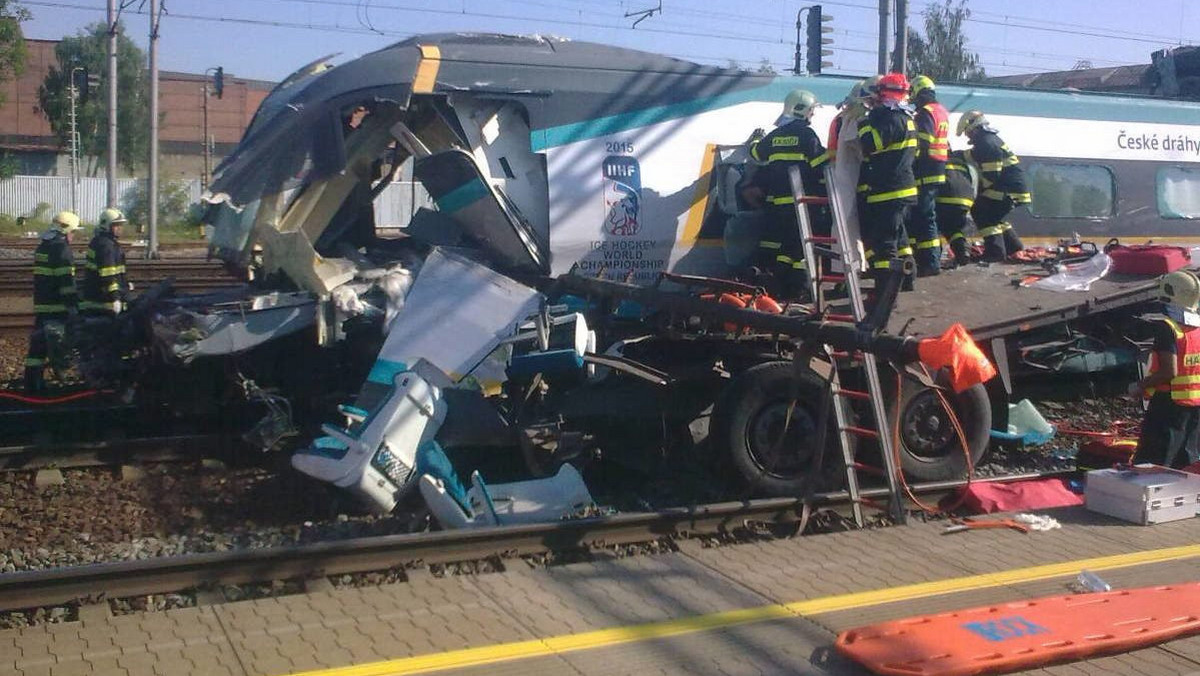 CZECH REPUBLIC TRAIN ACCIDENT (Czech express train crash kills two
 )