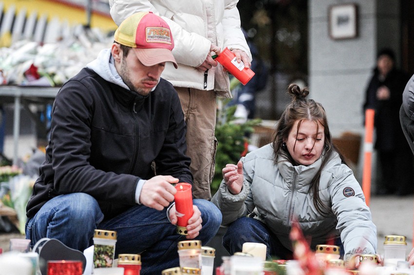 Odavanje pošte stradalima u požaru u Kran-Montani