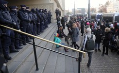 Protest przed Sądem Okręgowym. 'Zdejmij mundur, przeproś matkę' [WIDEO]