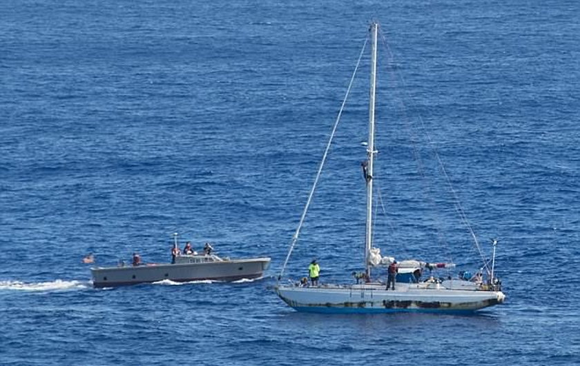 Przez wiele miesięcy dryfowały po oceanie. W końcu zdarzył się cud