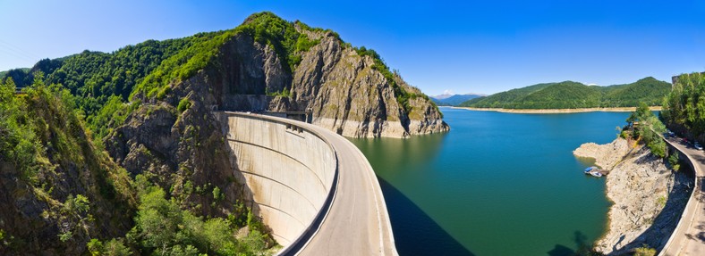 Baraj pe lacul Vidraru