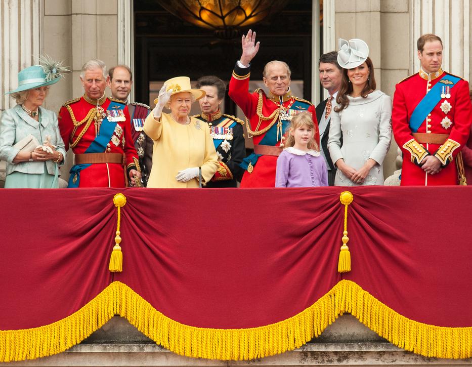 Ezzel jelezte a királyi palota: Meglepő kép került nyilvánosságra, csak ők szerepelnek rajta
