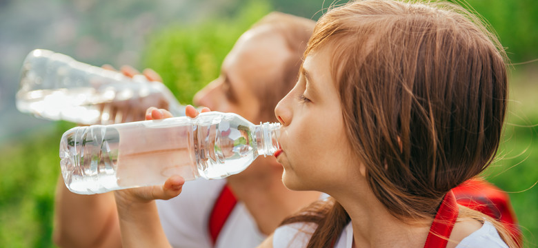 Szkodliwe substancje w wodzie pitnej wpływają na rozwój dzieci. Jest ich coraz więcej