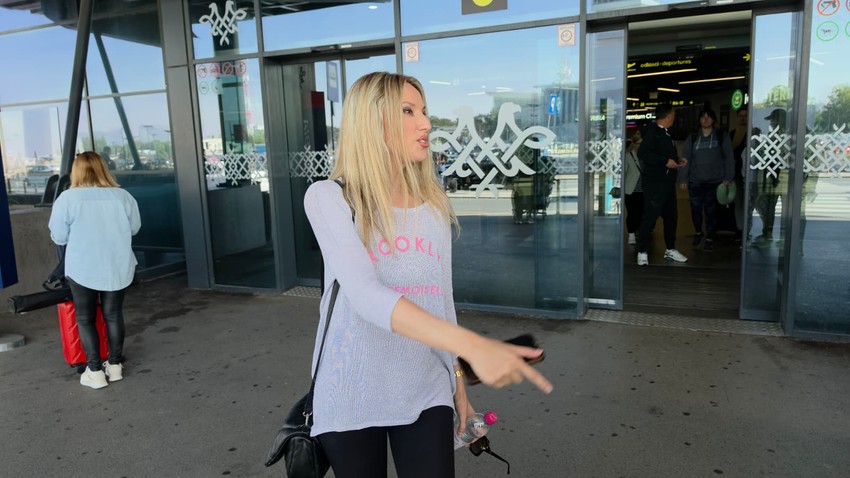 Rada Manojlović na aerodromu