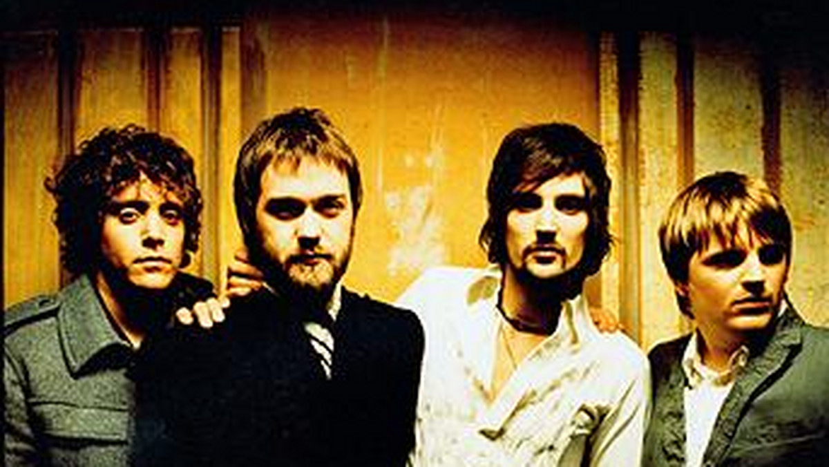 Grupa Kasabian opublikowała klip do nowego nagrania. Numer "Switchblade Smiles" promuje longplay "Velociraptor!", którego należy spodziewać się 19 września.