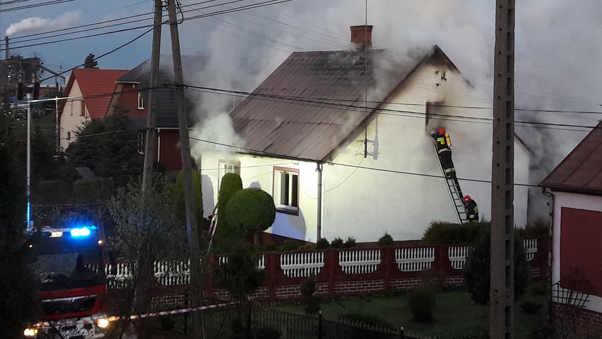 Dzisiaj na ranem wybuchł pożar w domu jednorodzinnym w Hajnówce. Zginęła w nim 78-letnia kobieta.