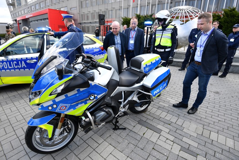 Policja ujawniła nowe oznakowanie radiowozów i motocykli