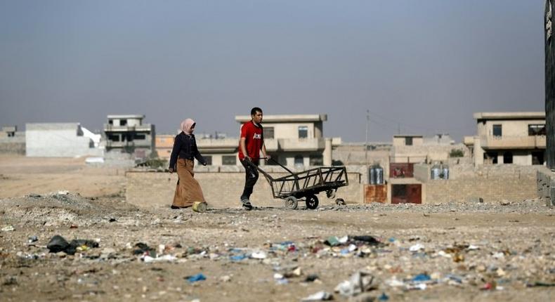 Aid agencies estimated some 200,000 could flee the Iraqi city of Mosul in the first weeks of fighting, but five weeks in only around 70,000 civilians have fled