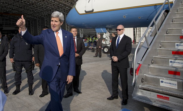 Sekretarz stanu USA John Kerry wylądował w Warszawie