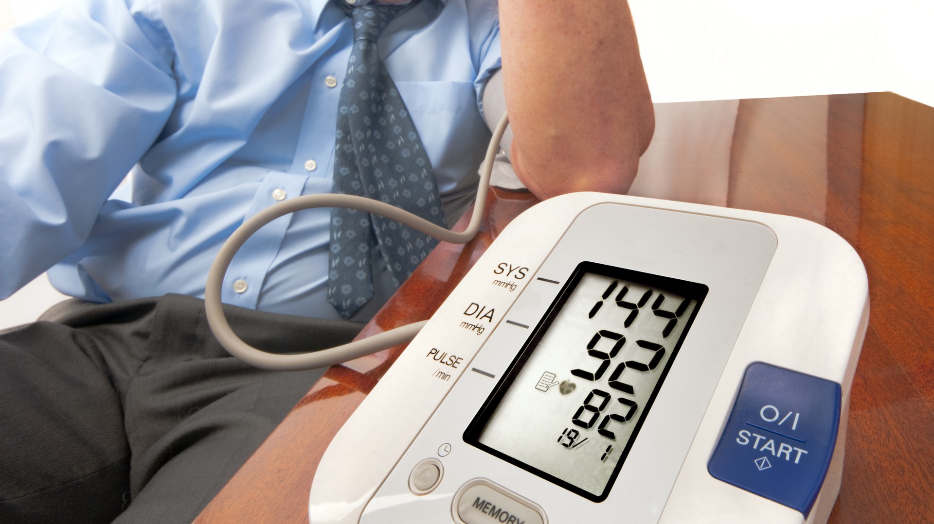 Картинка давление высокое на тонометре