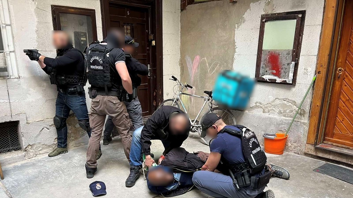 Afrikai drogkereskedőre csapott le a TEK Budapesten – fotók, videó