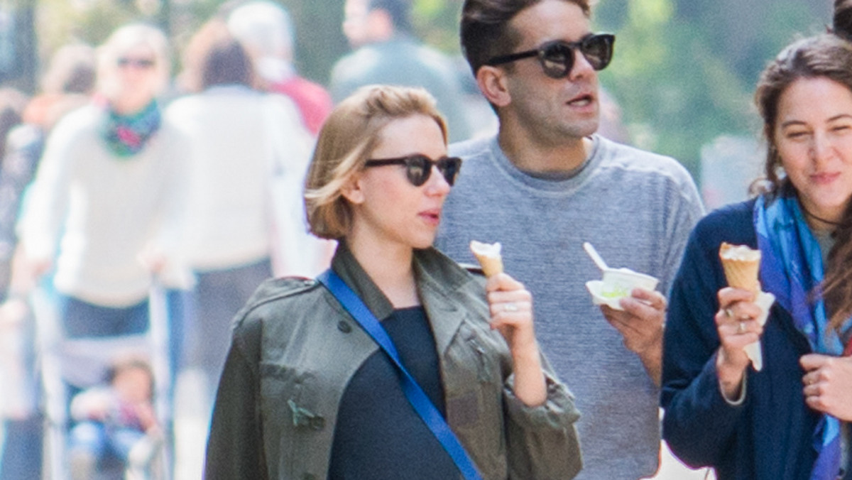 Scarlett Johansson na spacerze w Paryżu