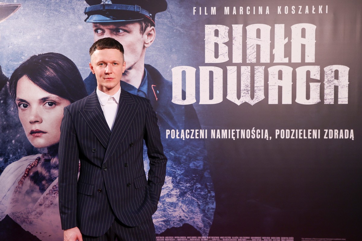 Filip Pławiak wciela się w filmie "Biała odwaga" w postać Jędrka