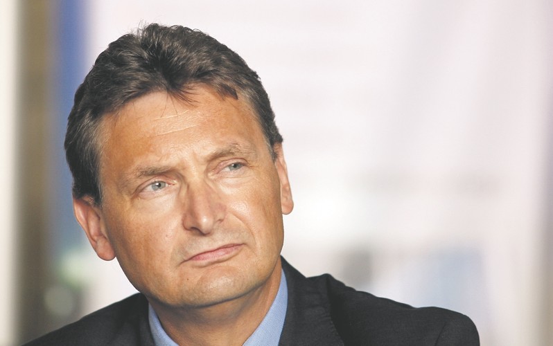 <strong>40. Torsten Weber</strong><br /><br />

prezes Remondis sp. z o.o.<br /><br />

Torsten Weber ma powody do zadowolenia. W ubiegłym roku przeprowadzono śmieciową rewolucję. Rok 2014 zapowiada się więc dla firmy znakomicie, gdyż większość samorządów podpisała umowy na 12 lub 18 miesięcy.<br /><br />