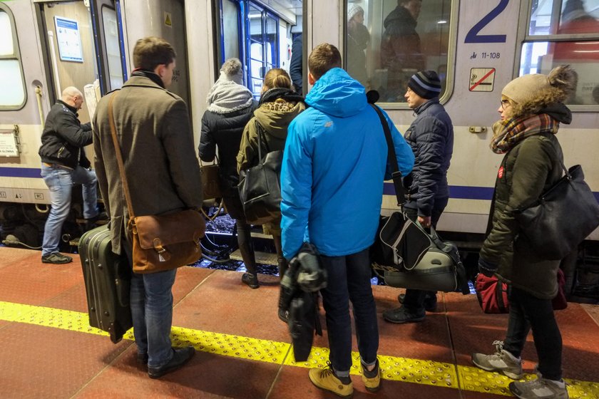 Przebudowa trasy kolejowej Poznań – Warszawa. Będzie komunikacja zastępcza.