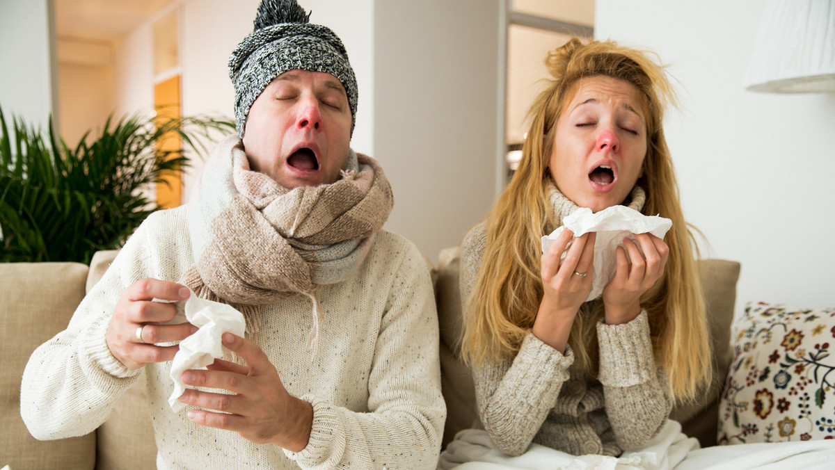 Jesienią i zimą przeziębiamy się częściej niż zwykle. Jest to związane ze spadkiem odporności oraz z pogodą, która często płata nam figle. Jak uniknąć infekcji i jak sobie z nią radzić, gdy jednak nas dopadnie? Oto kilka naturalnych sposobów na przeziębienie.