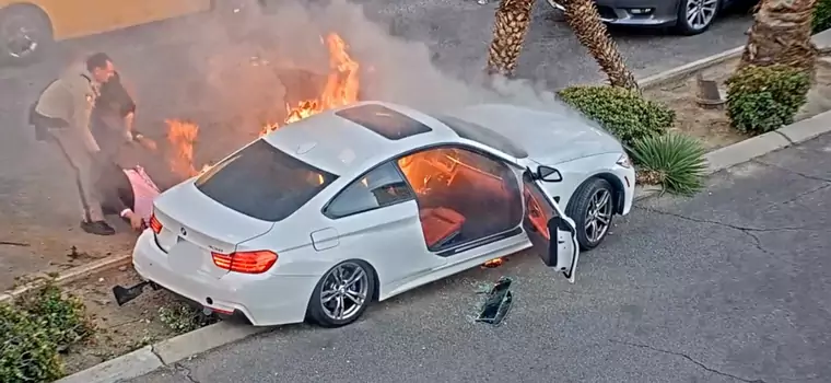 W ostatniej chwili wyciągnęli kierowcę BMW. Później auto stanęło w płomieniach