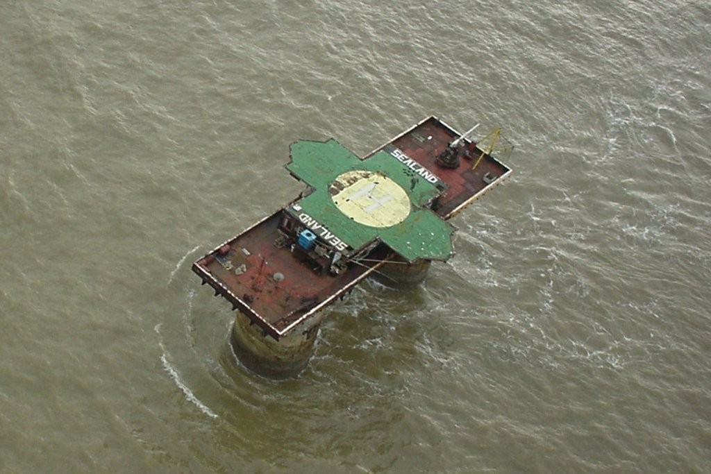 Najmenší národ na svete s názvom Sealand.