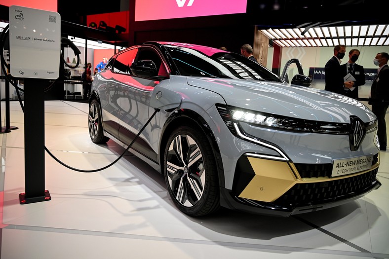 Renault Megane E-Tech 100 proc Electric EPA/SASCHA STEINBACH Dostawca: PAP/EPA.