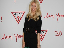 Ciało ciągle w formie, ale twarz już nie ta... Zdjęcia 42-letniej Claudii Schiffer