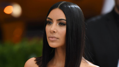 Kim Kardashian pokazała zdjęcie wprost z łóżka. Jak się prezentuje topless?