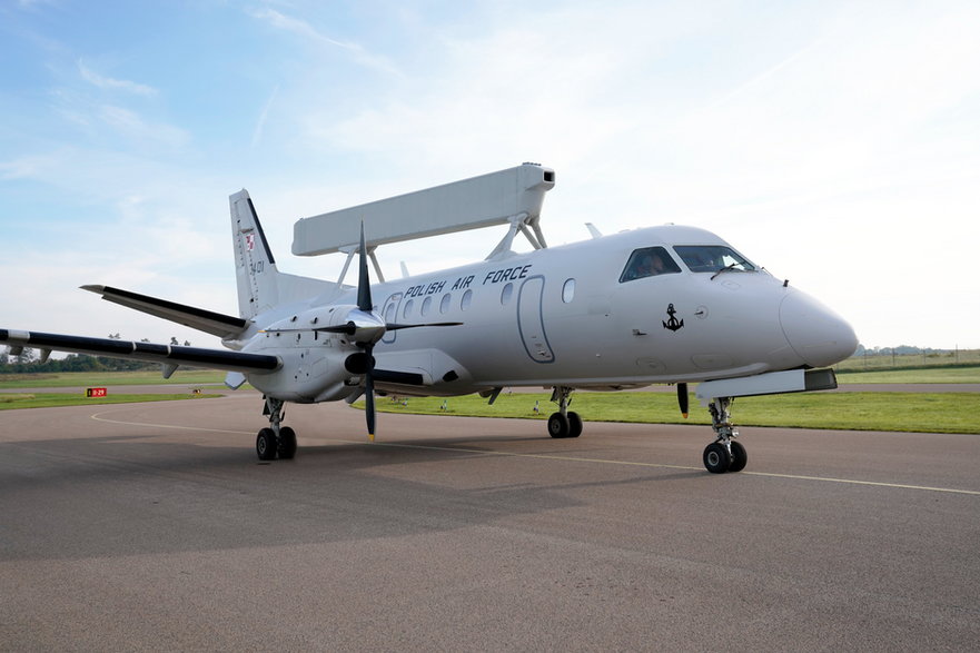 25 lipca polska Agencja Uzbrojenia podpisała umowę ze szwedzkim Saabem na dostawę dwóch samolotów wczesnego ostrzegania Saab 340 Airborne Early Warning. Wartość zamówienia to około 600 mln SEK (232 mln zł).