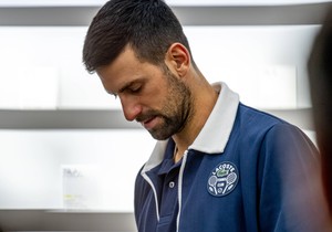 Šok slika Novaka i kontroverzne Crnogorke koja prodaje svoju mokraću u tegli