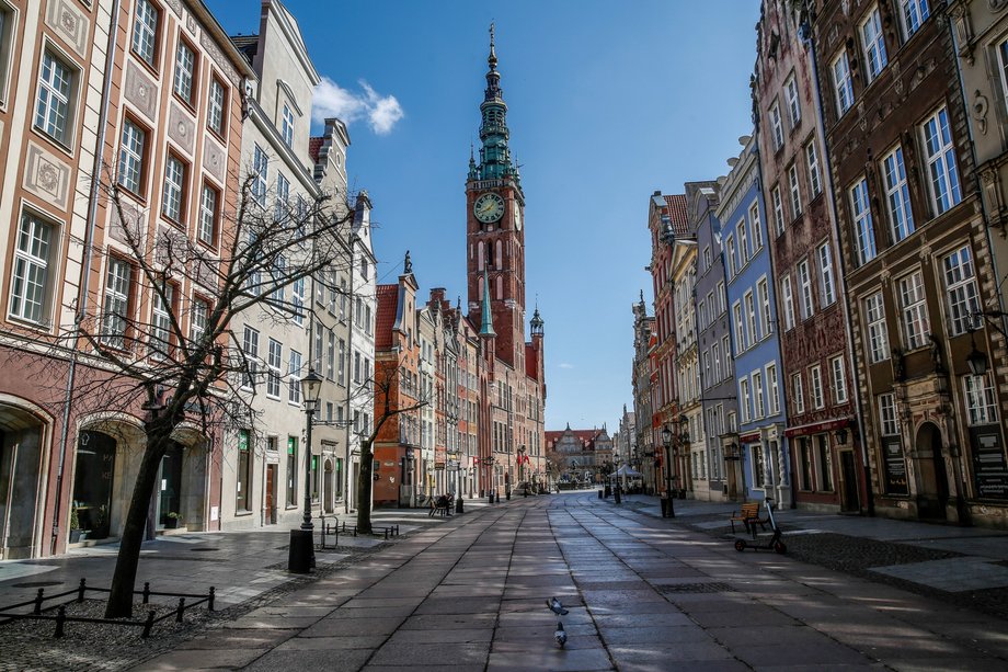 Turystyka mocno ucierpiała z powodu pandemii. – Od ponad miesiąca nie mamy praktycznie żadnych zamówień. Co gorsza powstał problem z zaległymi płatnościami, nasi klienci musieli pozamykać swoje interesy a co za tym idzie nie są w stanie uregulować zobowiązań wobec nas – mówi przedsiębiorca zajmujący się produkcją i sprzedażą pamiątek dla turystów.