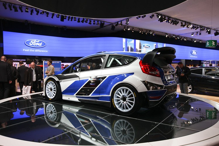 Oto Fiesta z innej bajki - zdjęcie z premiery podczas salonu samochodowego w Paryżu (2010 r.)