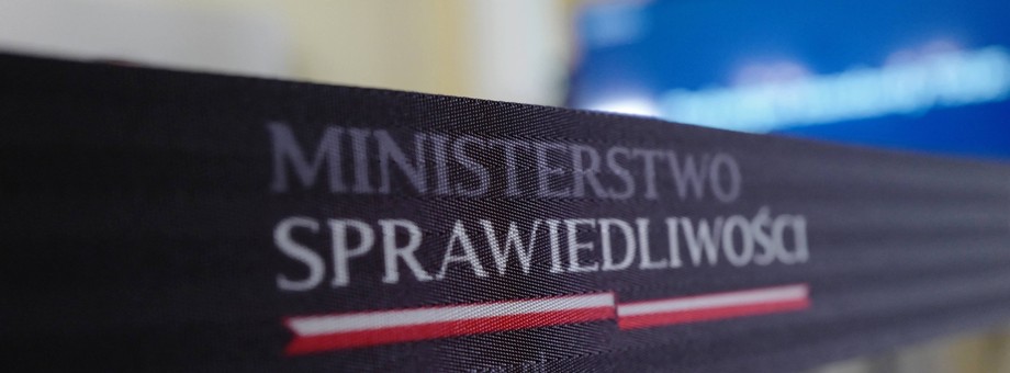 Ministerstwo Sprawiedliwości wraca z propozycją, aby odpowiedzialność zbiorowa była stosowana jedynie wobec dużych firm, czyli tych zatrudniających od 250 pracowników, zakładając, że podmioty te w ramach struktur posiadają działy compliance i mają wdrożone skuteczne narzędzia i procedury kontroli pracowników