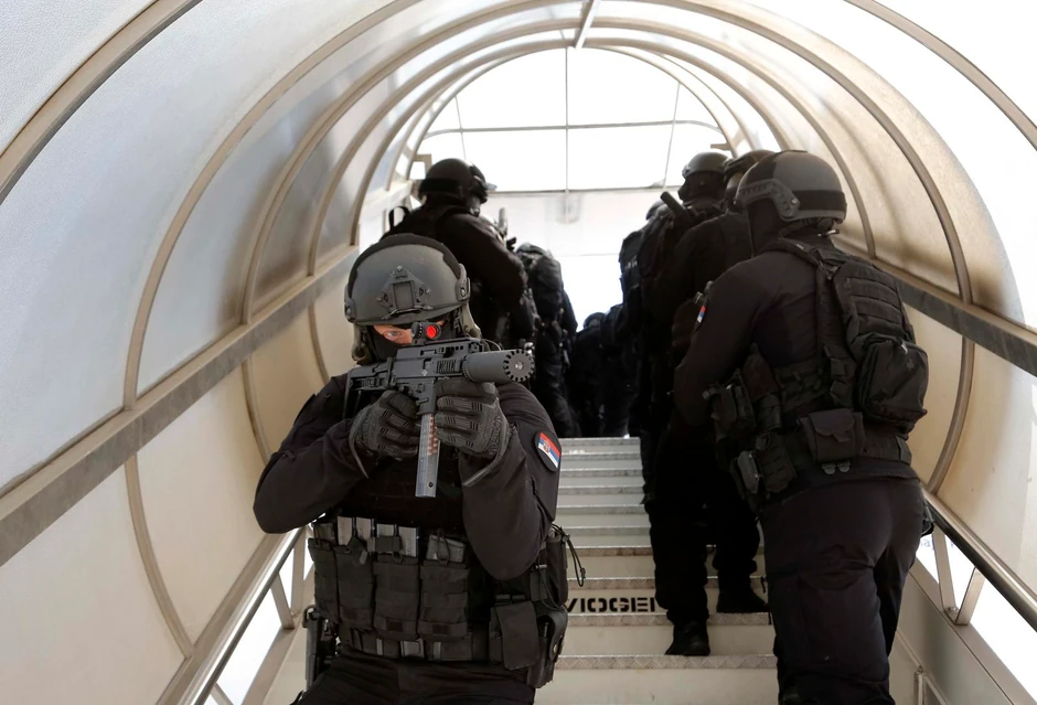 Specijalci na ulazu u avion 