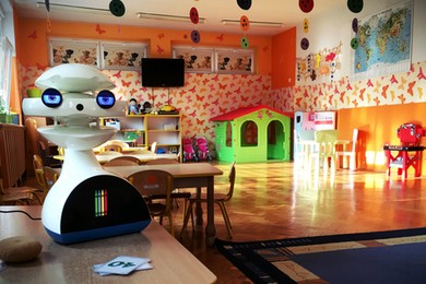 Emys, przyjazny robot do nauki angielskiego [TEST]