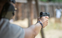 Pracodawca strzelał do pracownika. Grozi mu do trzech lat więzienia